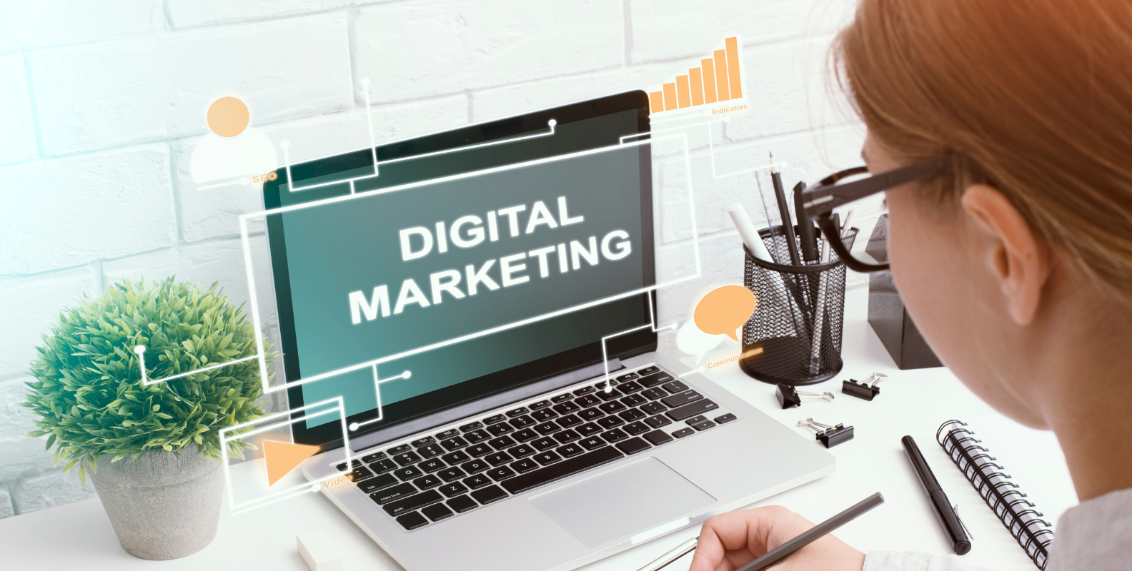 Laptop mit Hintergrundbild digital Marketing