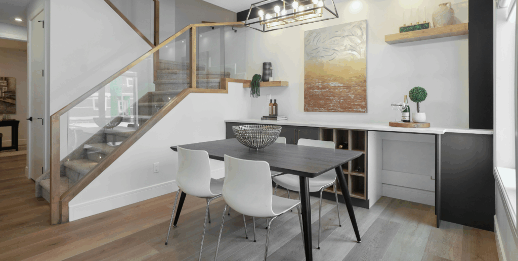 Möblierte Wohnung, Küche, Apartment, Tisch und Stühle