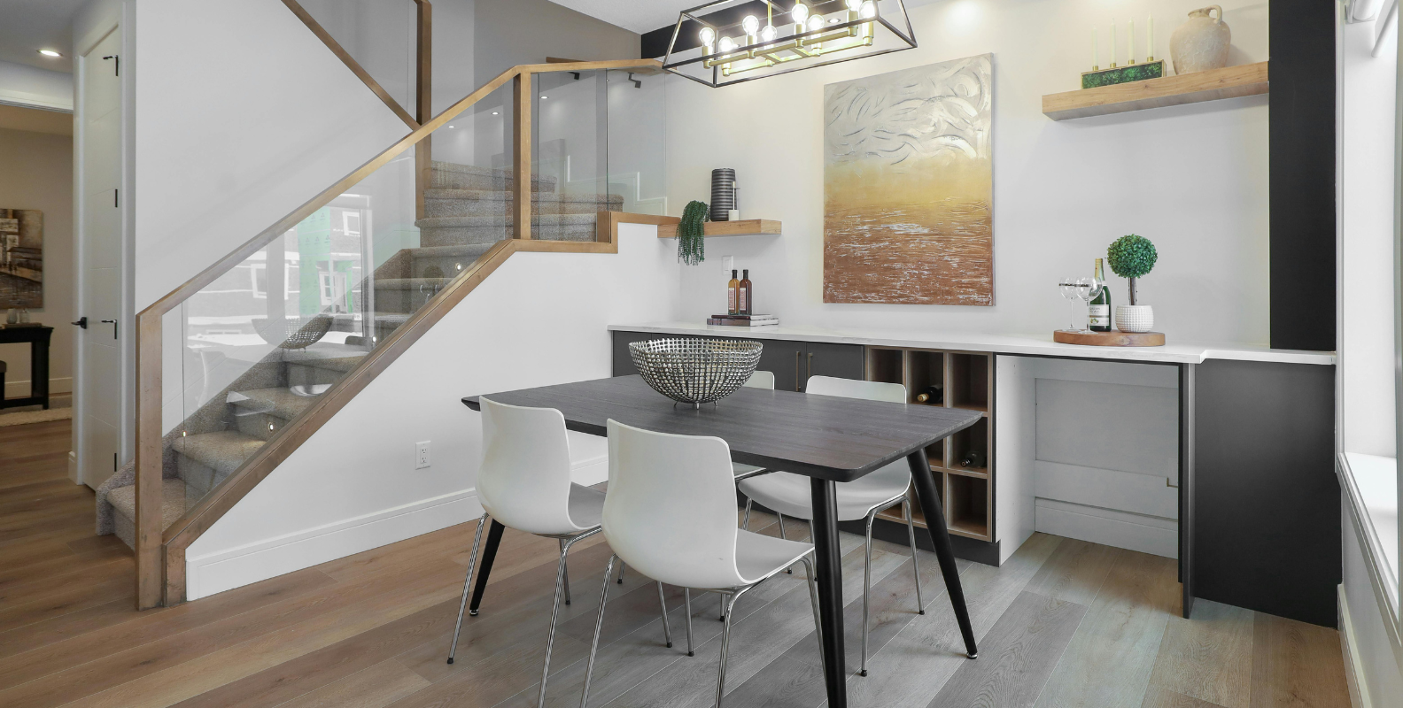 Möblierte Wohnung, Küche, Apartment, Tisch und Stühle