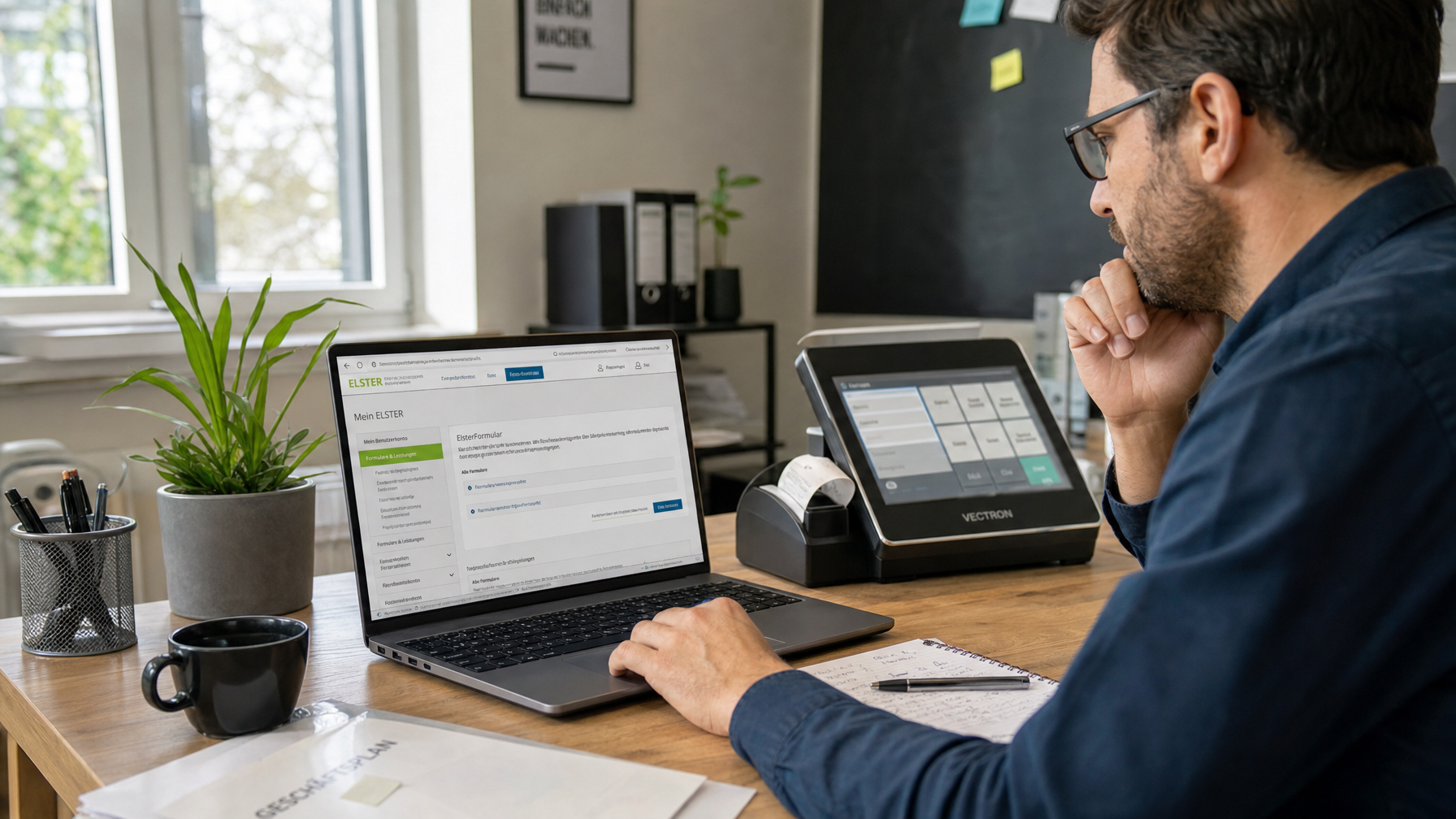 Unternehmer meldet sein Kassensystem über das ELSTER-Portal beim Finanzamt an